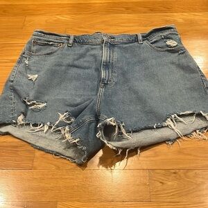 Abercrombie &Fitch curve love high rise mom 4’ jeans shorts size 34/18 .